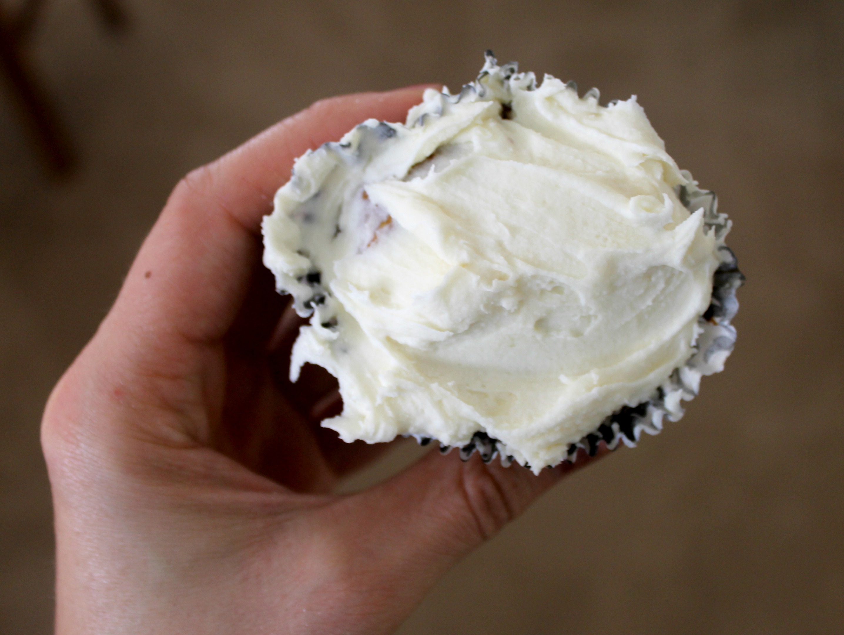 gluten free  carrot coconut cupcakes frosting